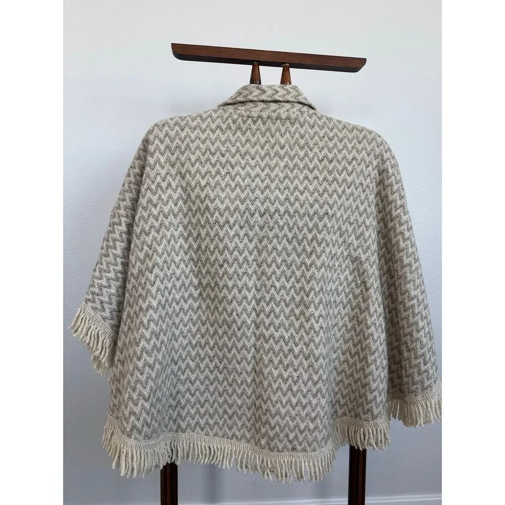 Lagenlook Fringed Poncho Cape Capelet Chevron Knit Boho Cottagecore Oatmeal Gray